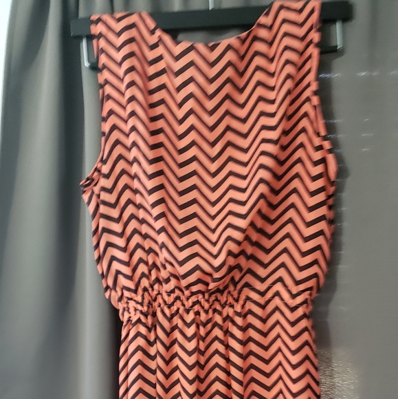Chevron Pattern Dress - Picture 2 of 4